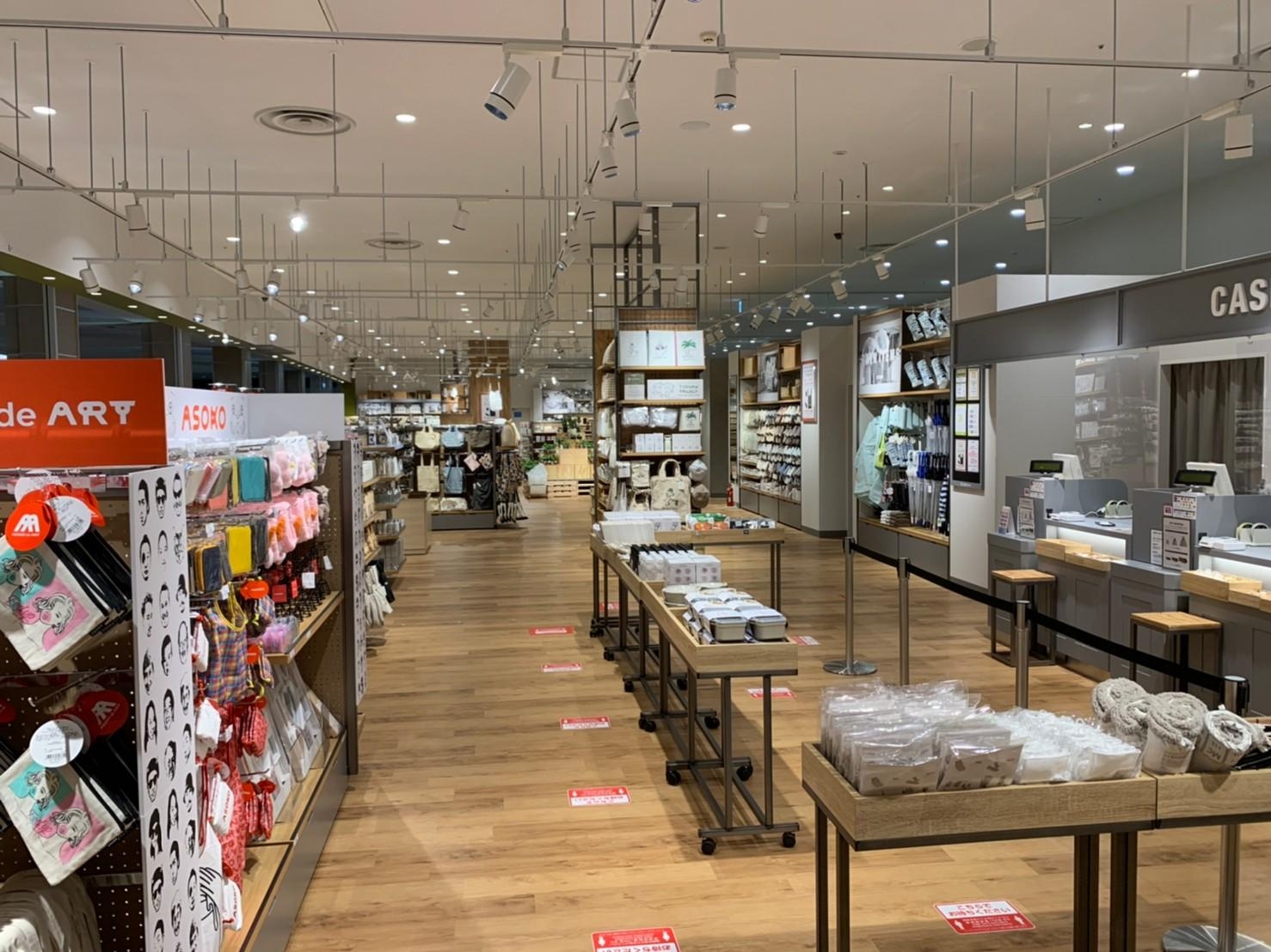 商業施設・百貨店内装工事 BOSCO ボスコ | 3COINS+plus | 実績