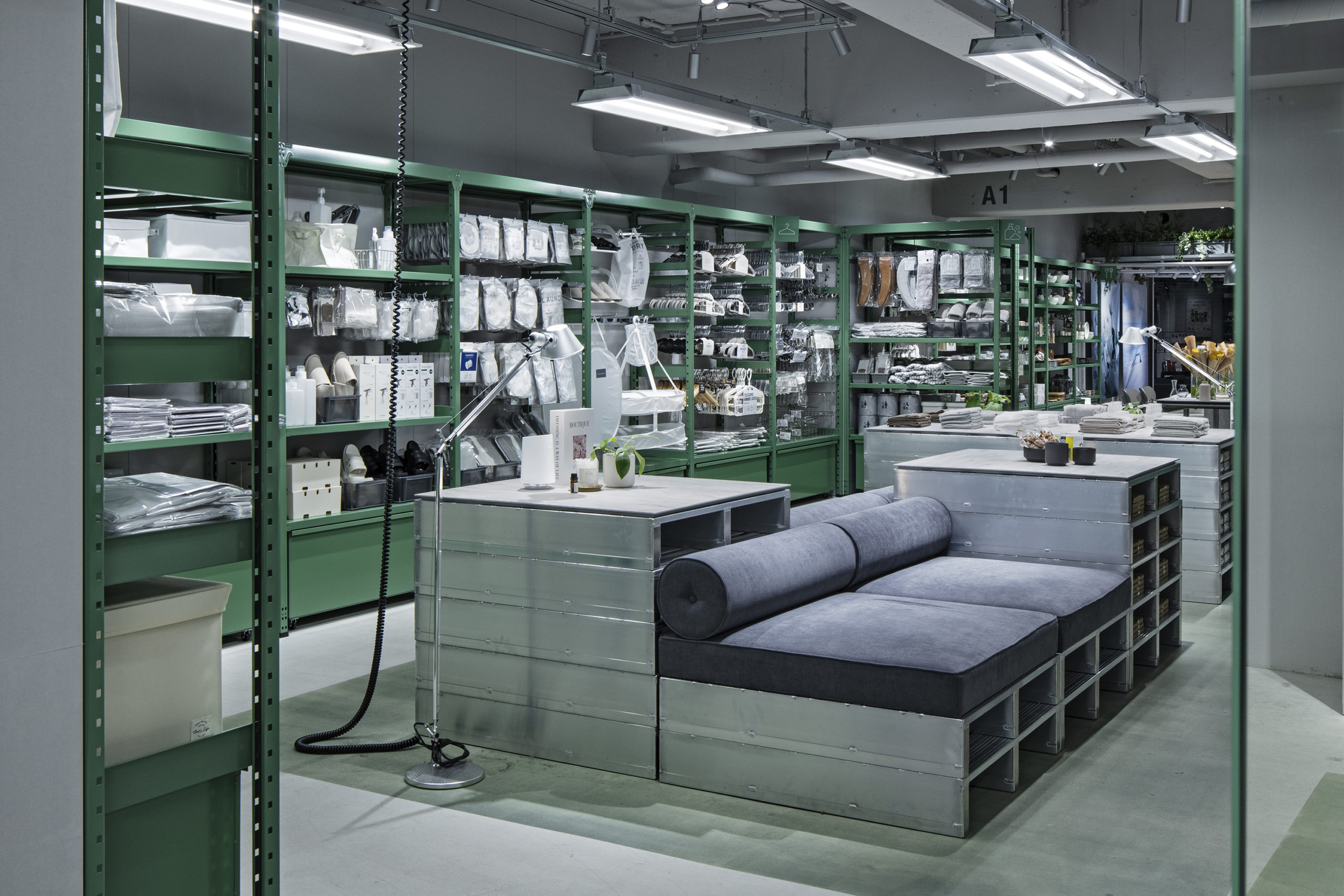 商業施設・百貨店内装工事 BOSCO ボスコ | 3COINS | 実績