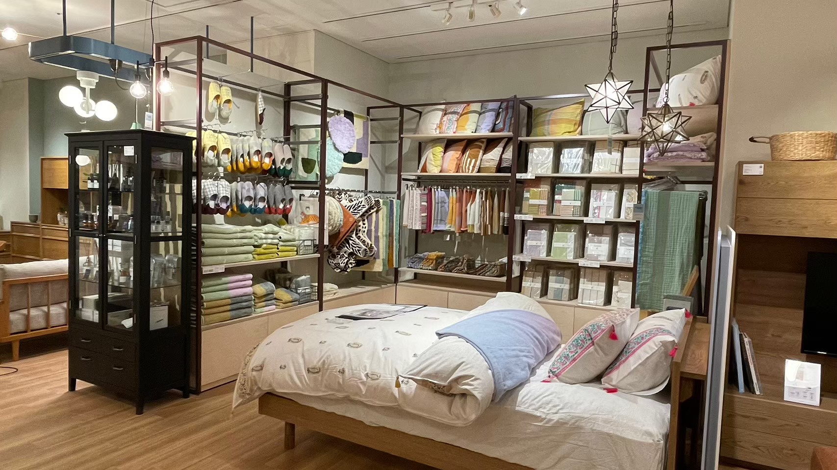 Shop Inico 商業施設・百貨店内装工事 BOSCO ボスコ | unico | 実績